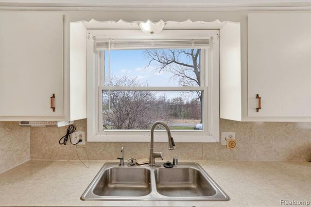 992 W Bennington Road, Owosso, MI 48867