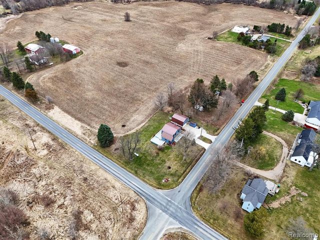 992 W Bennington Road, Owosso, MI 48867