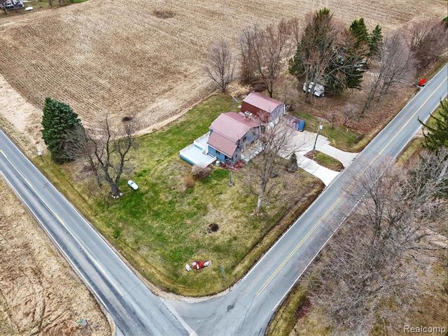 992 W Bennington Road, Owosso, MI 48867