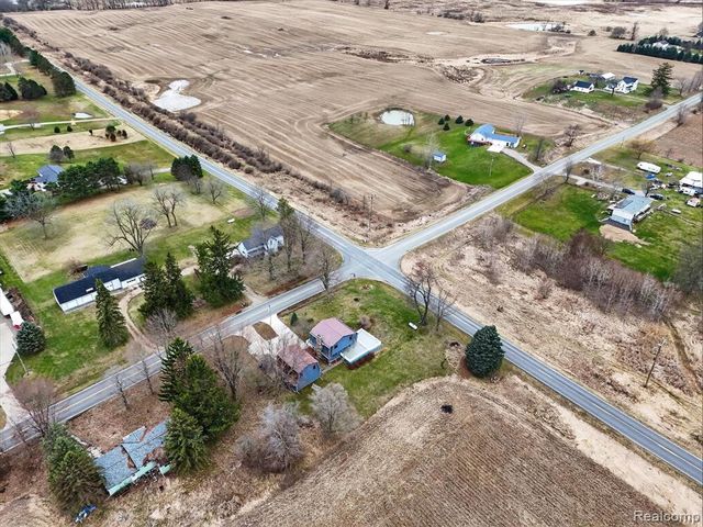 992 W Bennington Road, Owosso, MI 48867