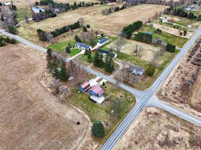 992 W Bennington Road, Owosso, MI 48867