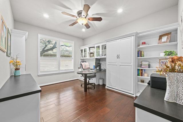 194 Treehaven CT, Buda, TX 78610