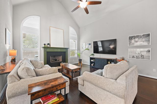 194 Treehaven CT, Buda, TX 78610