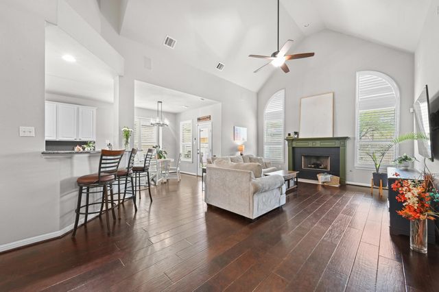 194 Treehaven CT, Buda, TX 78610