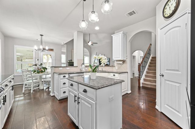 194 Treehaven CT, Buda, TX 78610