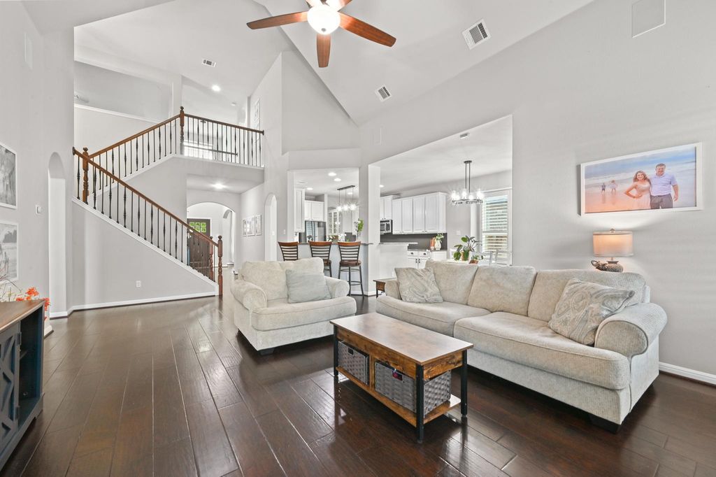 194 Treehaven CT, Buda, TX 78610