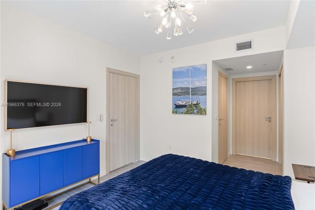 1000 Brickell Plz 4605, Miami, FL 33131