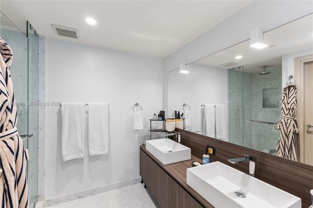 1000 Brickell Plz 4605, Miami, FL 33131