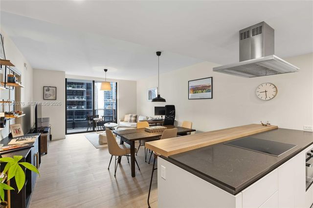 1000 Brickell Plz 4605, Miami, FL 33131