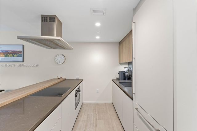 1000 Brickell Plz 4605, Miami, FL 33131