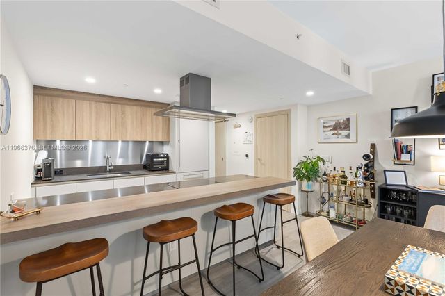 1000 Brickell Plz 4605, Miami, FL 33131