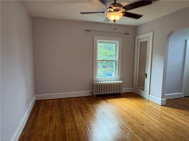 180 Cherokee RD, Hampton, VA 23661