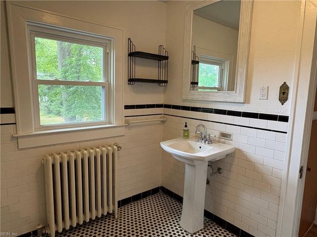 180 Cherokee RD, Hampton, VA 23661