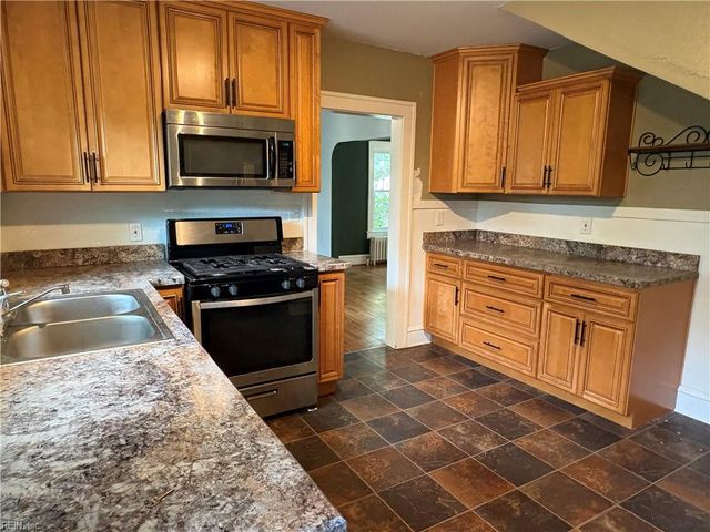 180 Cherokee RD, Hampton, VA 23661