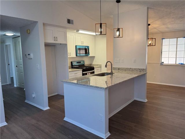 4093 Overland Trail, Snellville, GA 30039