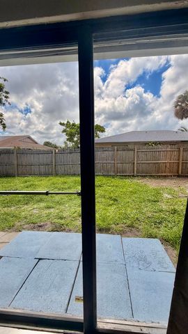 9121 E Highland Pines Drive, Palm Beach Gardens, FL 33418