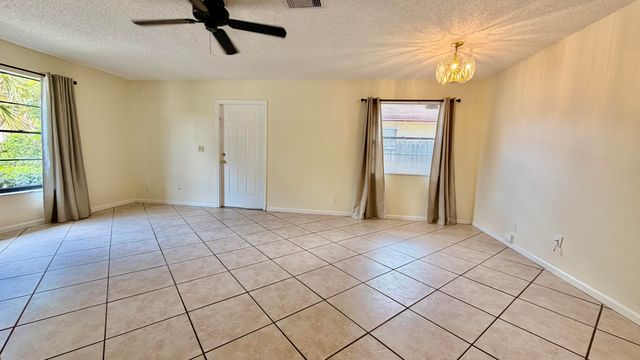 9121 E Highland Pines Drive, Palm Beach Gardens, FL 33418