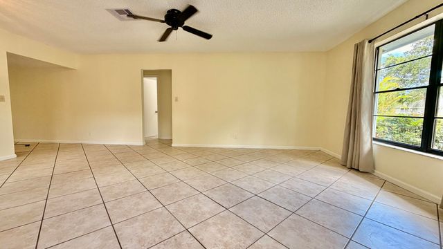 9121 E Highland Pines Drive, Palm Beach Gardens, FL 33418