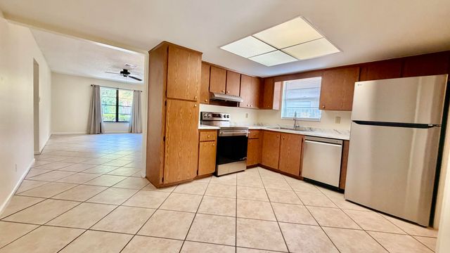 9121 E Highland Pines Drive, Palm Beach Gardens, FL 33418