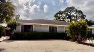 9121 E Highland Pines Drive, Palm Beach Gardens, FL 33418
