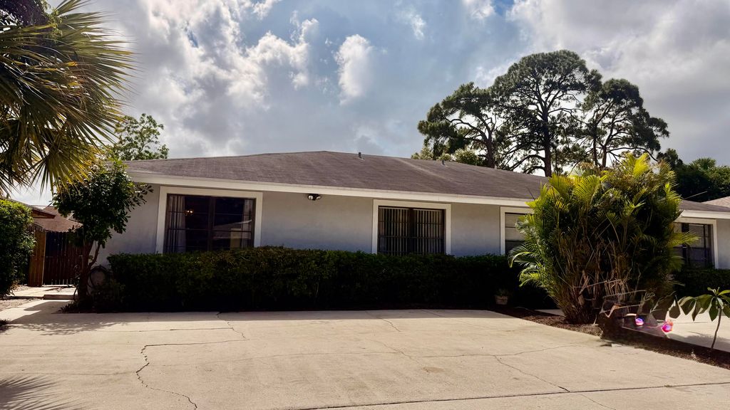 9121 E Highland Pines Drive, Palm Beach Gardens, FL 33418