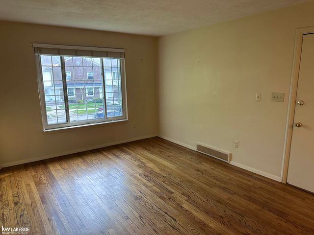 22995 Gary Lane, St Clair Shores, MI 48080