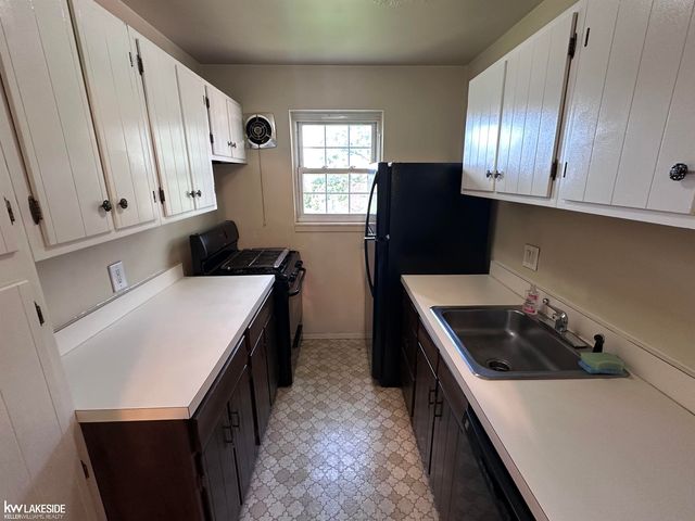 22995 Gary Lane, St Clair Shores, MI 48080