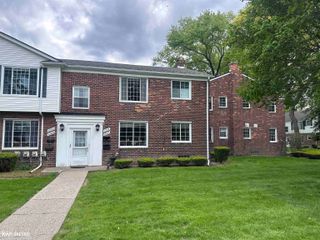 22995 Gary Lane, St Clair Shores, MI 48080