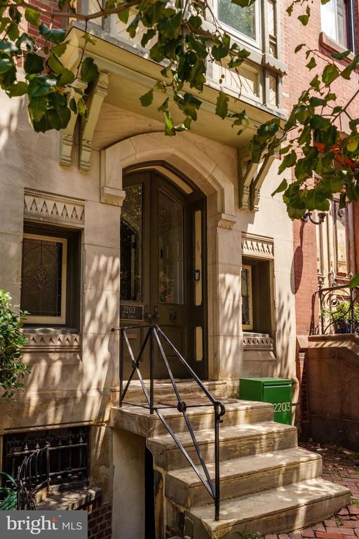 2203 SAINT JAMES PL, PHILADELPHIA, PA 19103 — photo 2