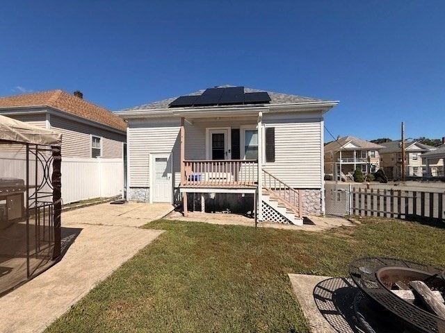 162 Princeton St, New Bedford, MA 02745