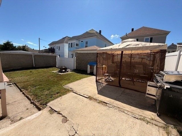 162 Princeton St, New Bedford, MA 02745