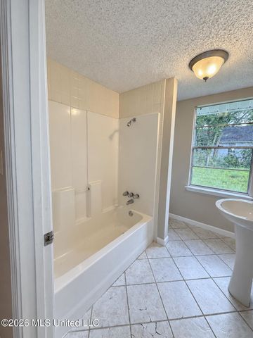 2201 30th Street, Gulfport, MS 39501