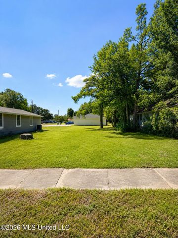 2201 30th Street, Gulfport, MS 39501