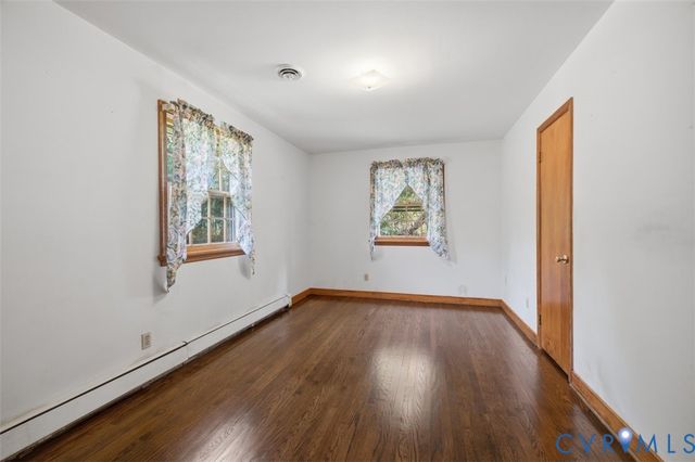 8196 Oak St, Mechanicsville, VA 23111