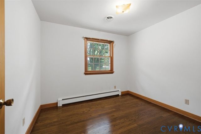 8196 Oak St, Mechanicsville, VA 23111
