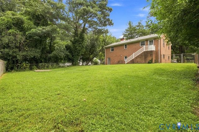 8196 Oak St, Mechanicsville, VA 23111