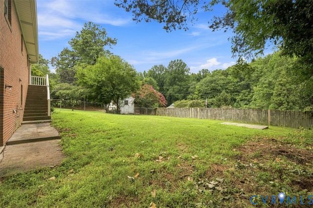 8196 Oak St, Mechanicsville, VA 23111