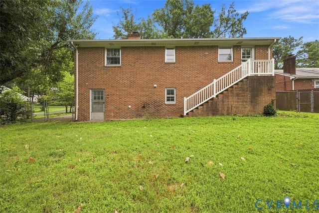 8196 Oak St, Mechanicsville, VA 23111