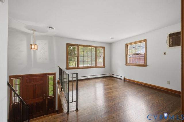 8196 Oak St, Mechanicsville, VA 23111