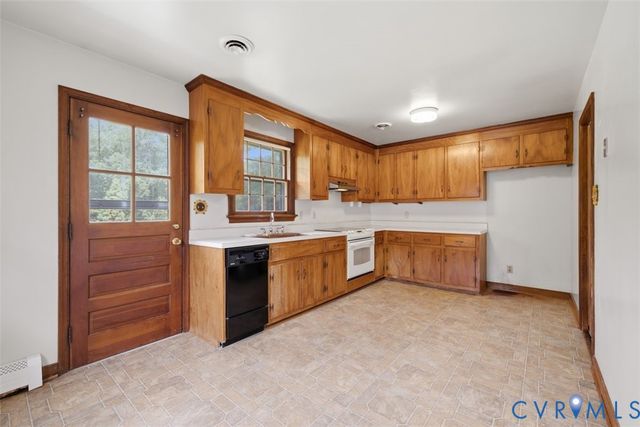 8196 Oak St, Mechanicsville, VA 23111