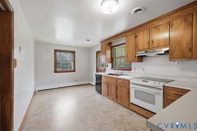 8196 Oak St, Mechanicsville, VA 23111
