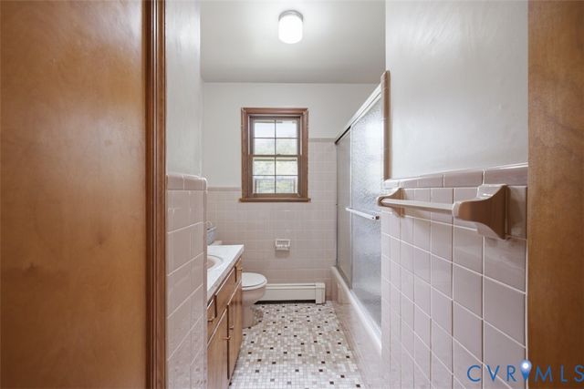 8196 Oak St, Mechanicsville, VA 23111