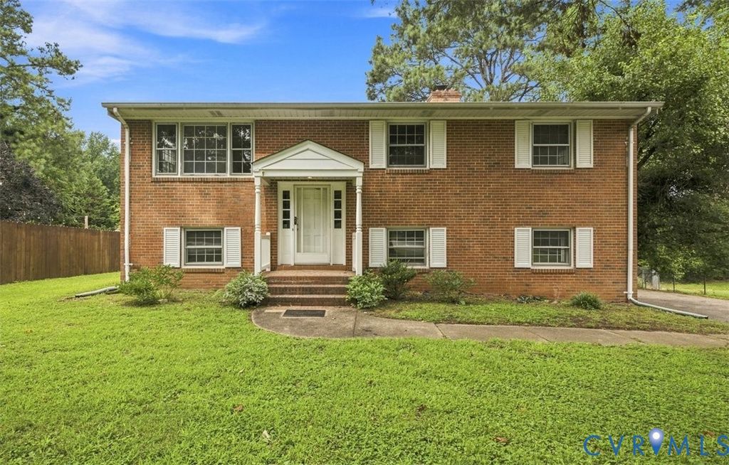 8196 Oak St, Mechanicsville, VA 23111