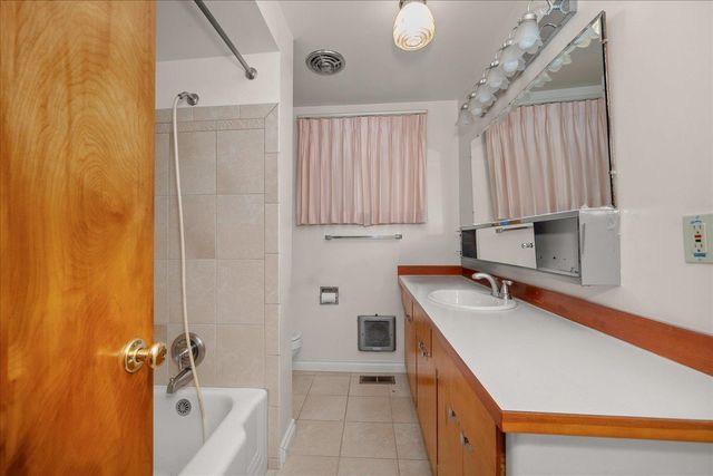 5823 N Post St, Spokane, WA 99205