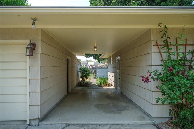 5823 N Post St, Spokane, WA 99205