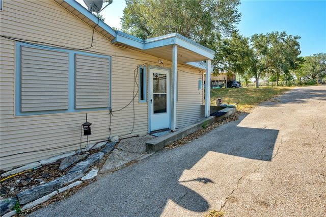 3878 N RIVERVIEW Dr, Robstown, TX 78380