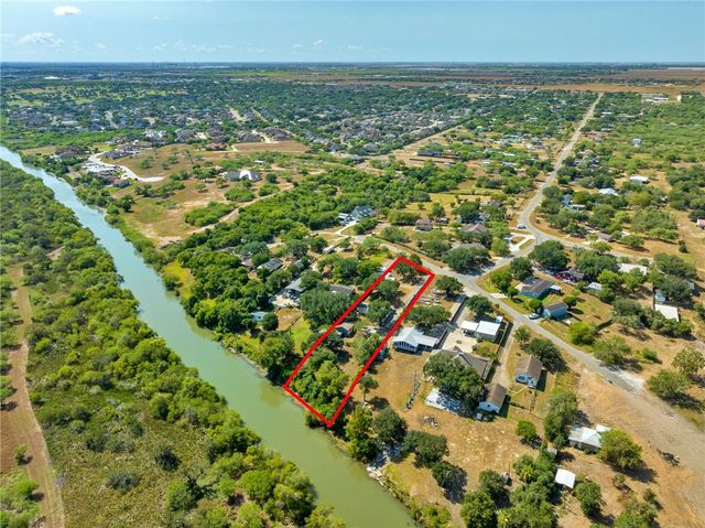 3878 N RIVERVIEW Dr, Robstown, TX 78380