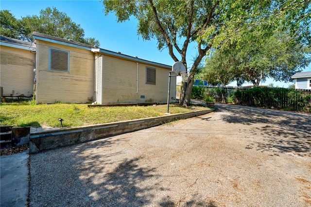 3878 N RIVERVIEW Dr, Robstown, TX 78380