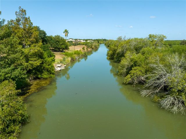 3878 N RIVERVIEW Dr, Robstown, TX 78380