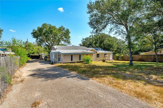 3878 N RIVERVIEW Dr, Robstown, TX 78380